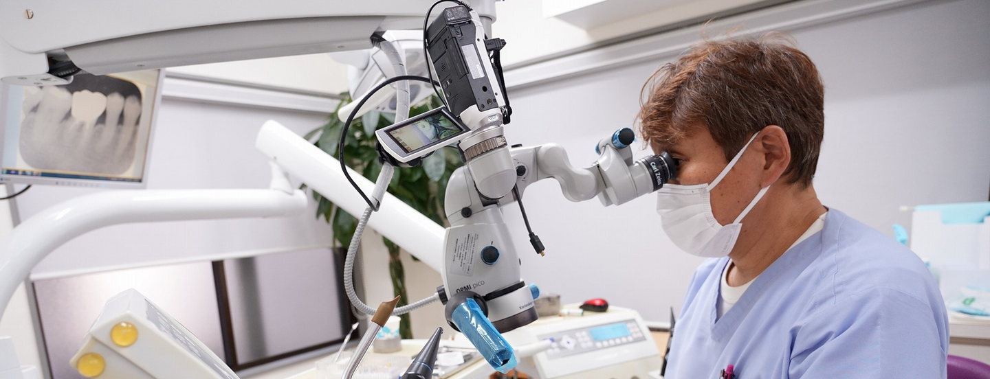 ラバーダム防湿_診療風景